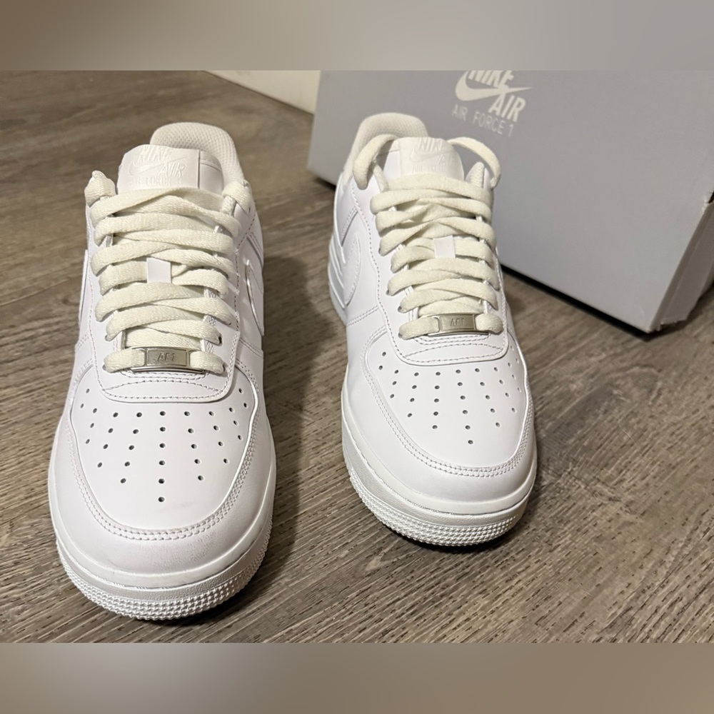 Nike Air Force 1 Low Triple White Sneakers | Women’s Size 9 Classic Clean Kicks - Picture 3 of 9